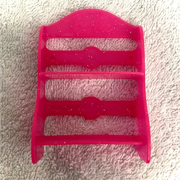 Barbie Doll Chair and Small Plastic Slelves - Picture 2 of 7